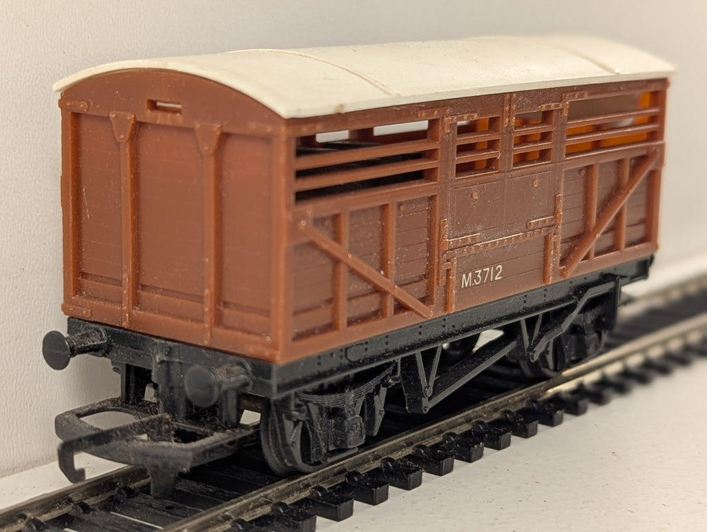 Tri-ang OO Gauge Cattle Wagon Goods Wagon M.3712 BR Brown