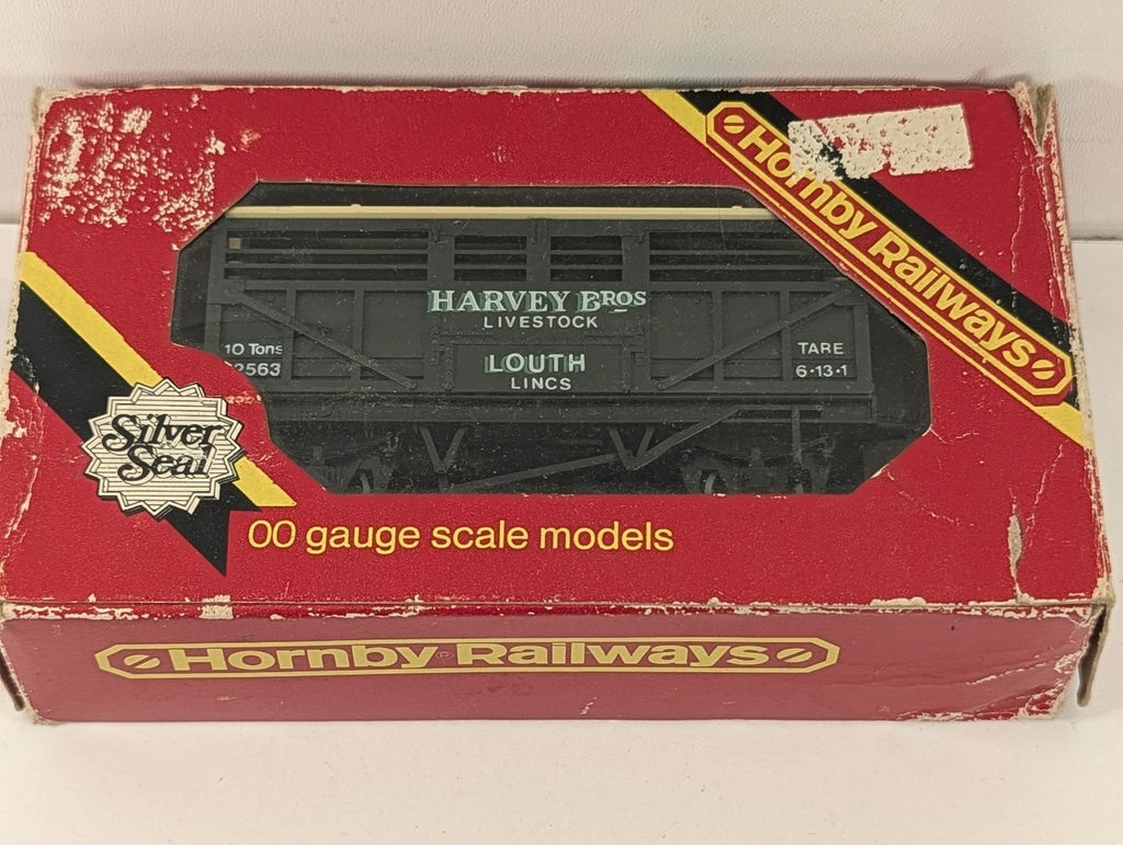 Hornby OO Gauge Harvey Bros Livestock Wagon Goods Wagon 12563 R013