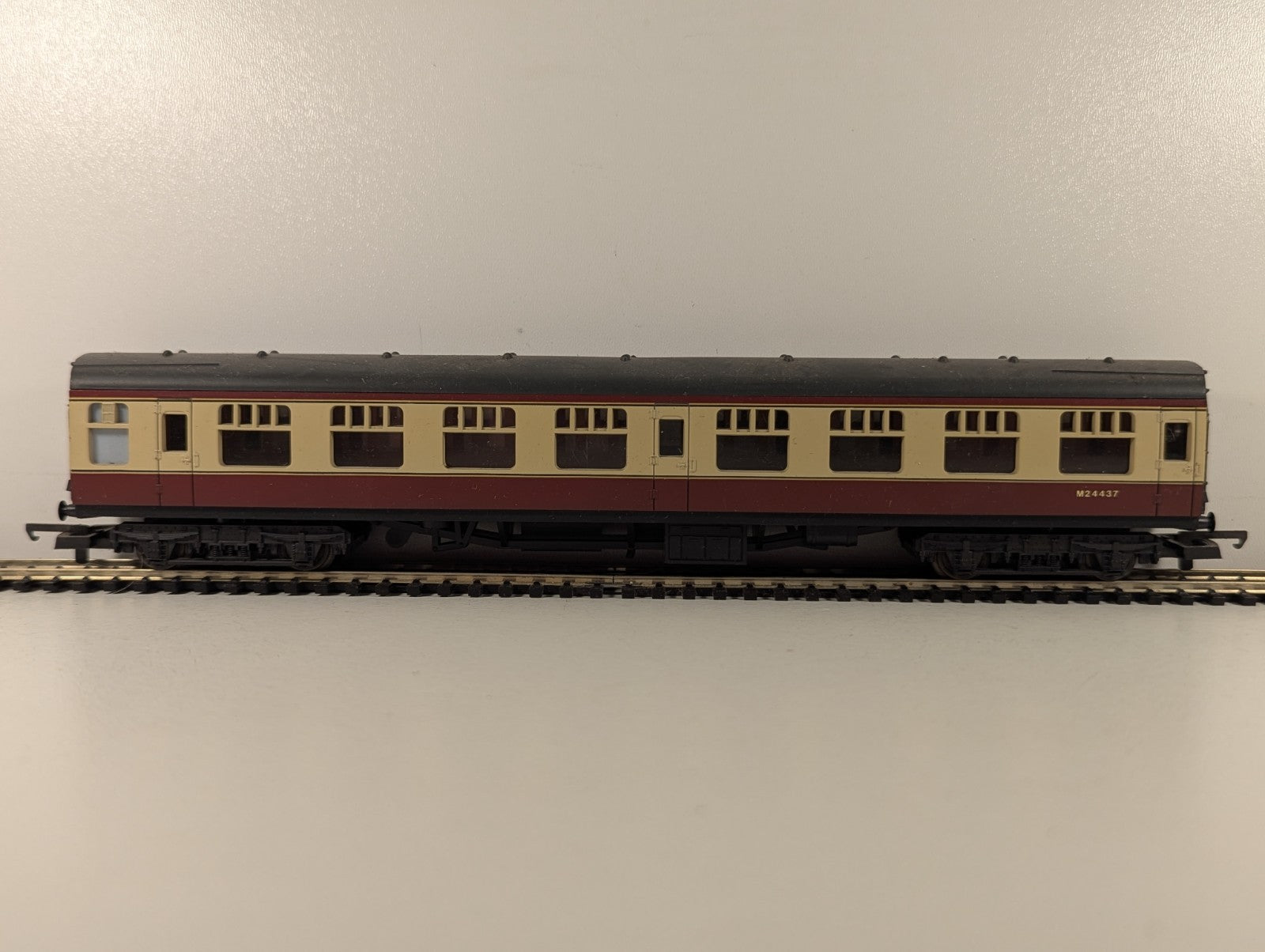 Lima OO Gauge BR Mk1 Corridor Second SK Passenger Coach M24437