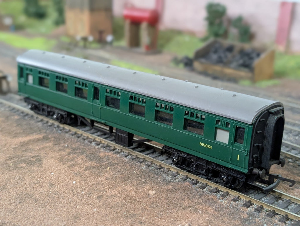 Triang OO Gauge R29/221 SR Main Line Composite Coach S15034