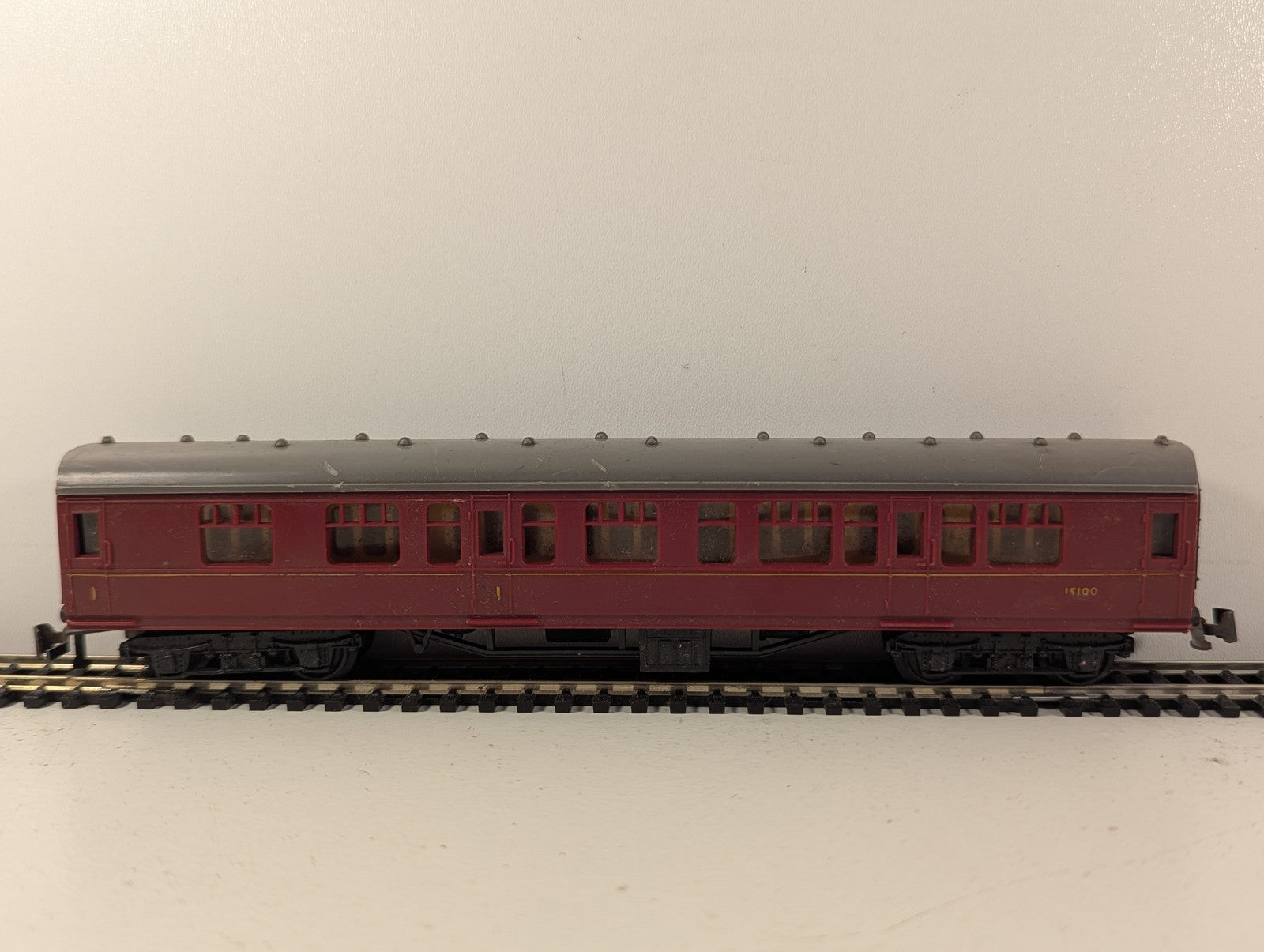 Jouef HO Gauge BR First Class Corridor Coach Passenger Coach 15100 BR Maroon