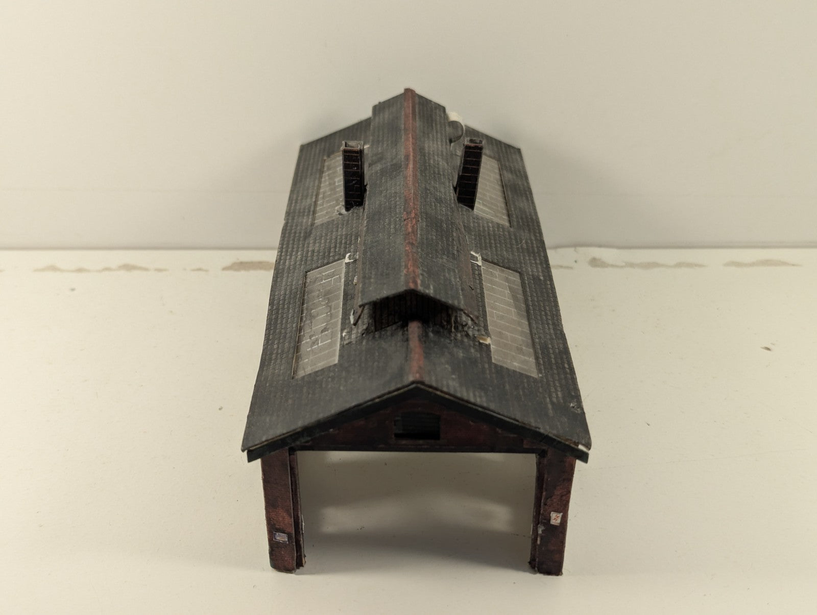 Metcalfe N Gauge Double Track Engine Shed - Damaged & Weathered