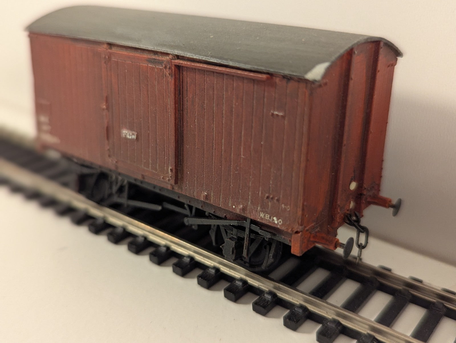 Kitbuilt 10-Ton Fish Van – BR Bauxite – OO Gauge