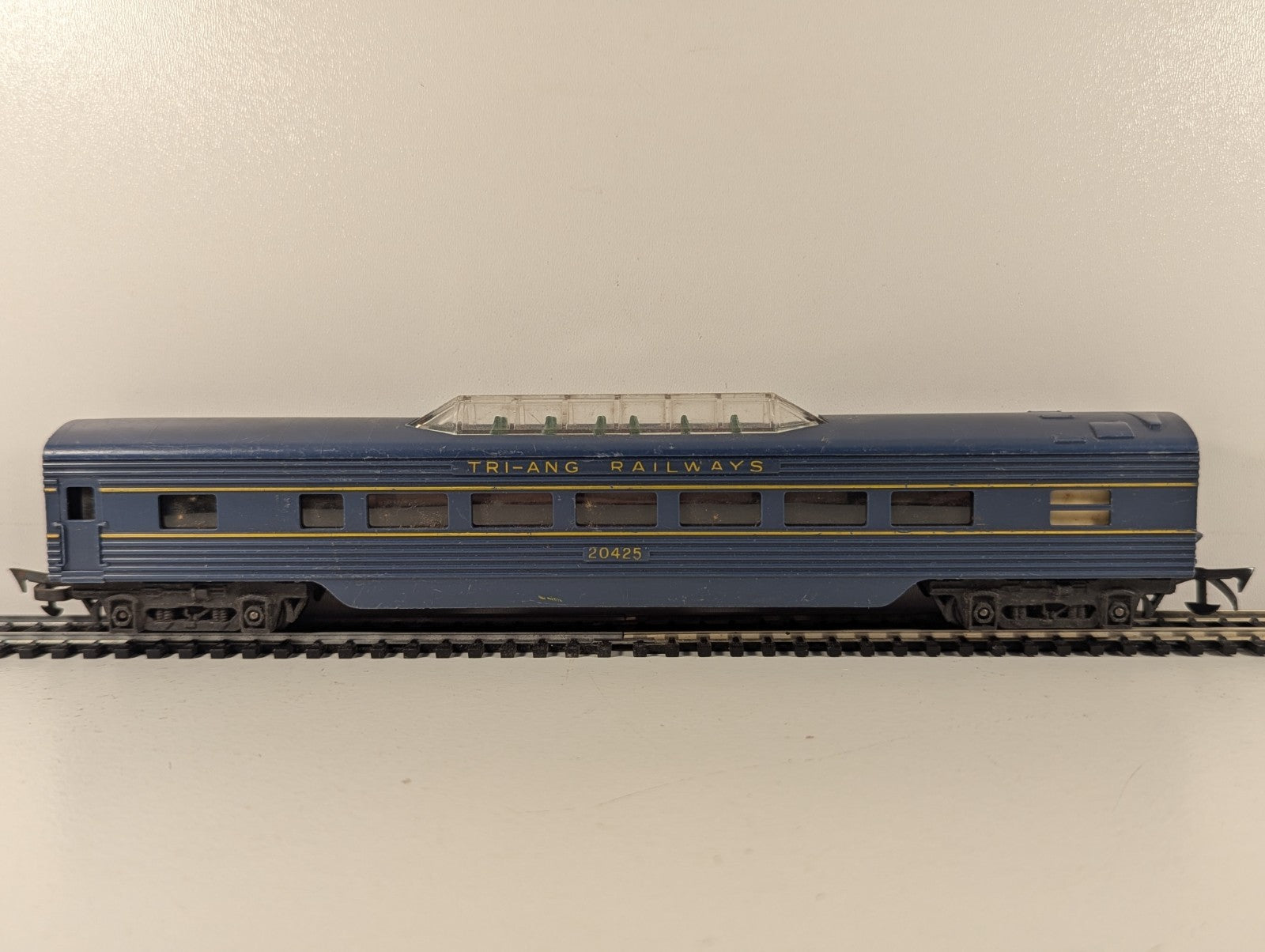 Tri-ang R132 OO Gauge Transcontinental Vista Dome Car