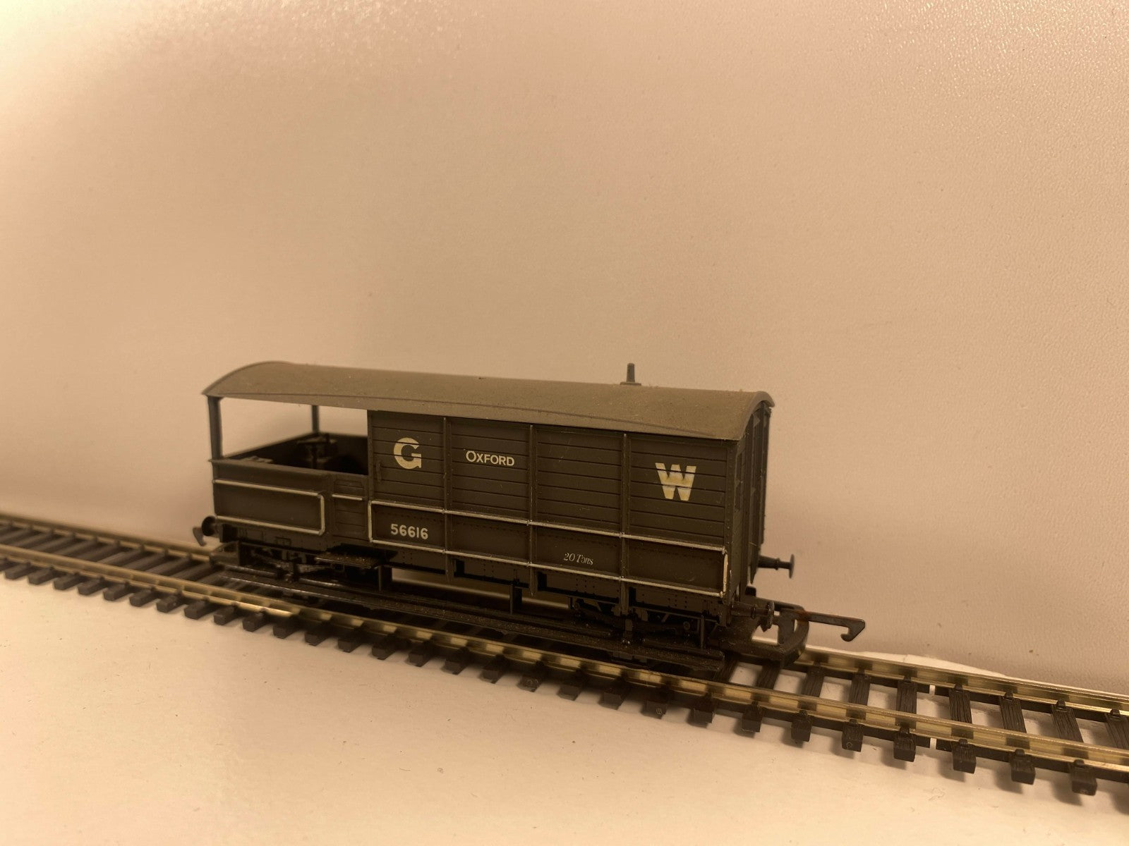 Airfix 54363 20T Toad Brake Van – GWR Grey Livery – No. 56616 ‘Oxford’