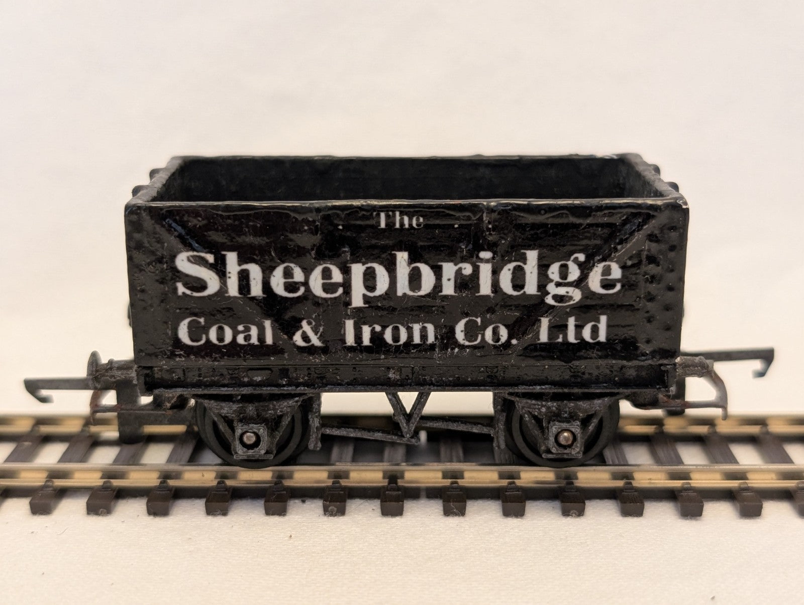 Tri-ang OO Gauge 7-Plank Coal Wagon Goods Wagon Sheepbridge Coal & Iron