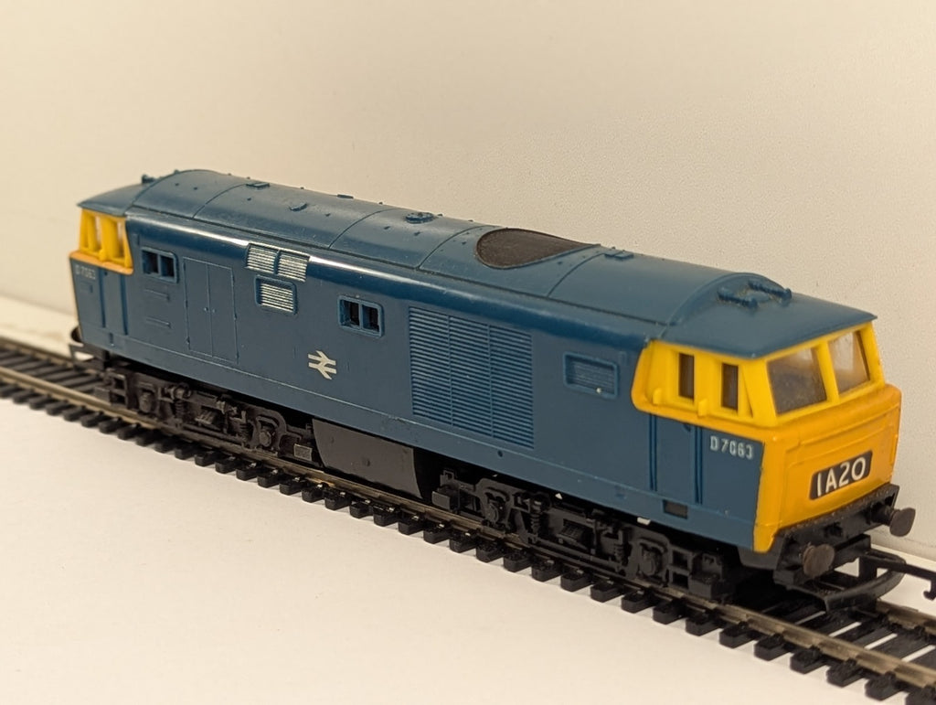 Tri-ang Hornby R758 OO Gauge Class 35 Hymek BR Blue