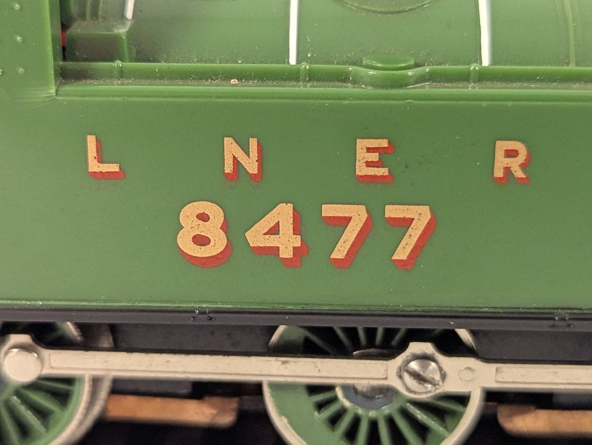 Hornby OO Gauge LNER Class J83 0-6-0T Locomotive 8477 LNER Green