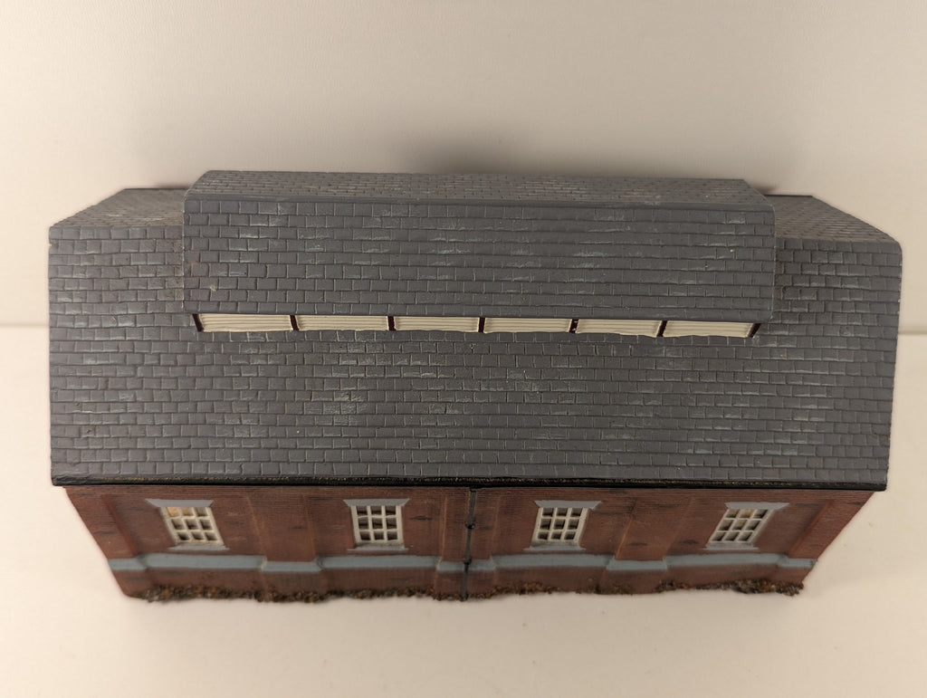 Hornby OO Gauge Skaledale Engine Shed Building R8511