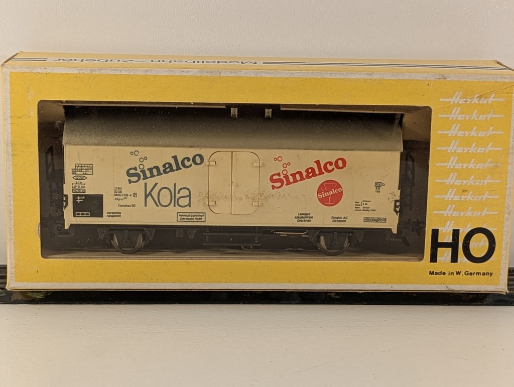 Herkat HO Refrigerator Car – “Sinalco Kola” – 3-Rail