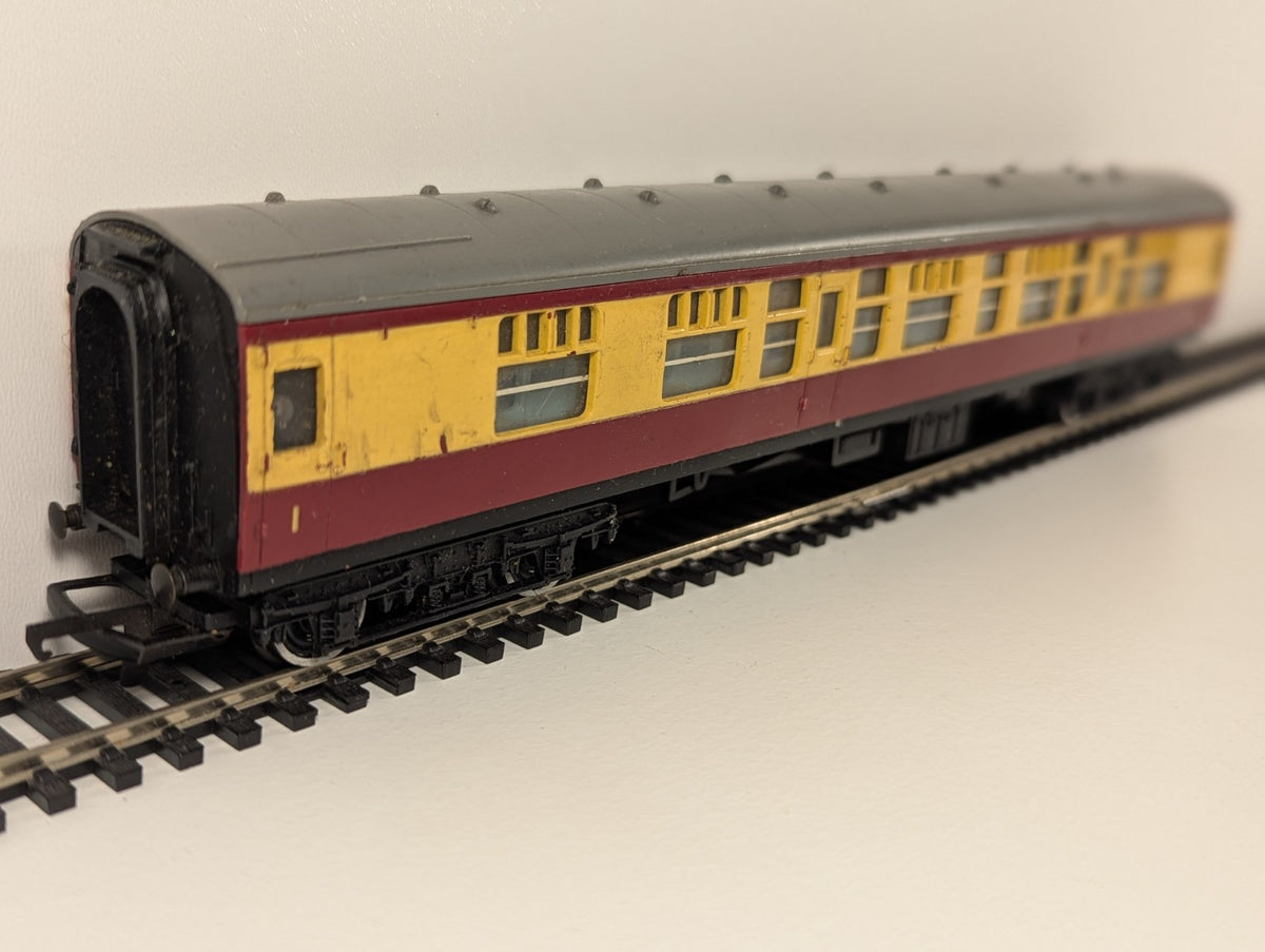 Tri-ang R730A BR Composite Coach No. 15865 – OO Gauge