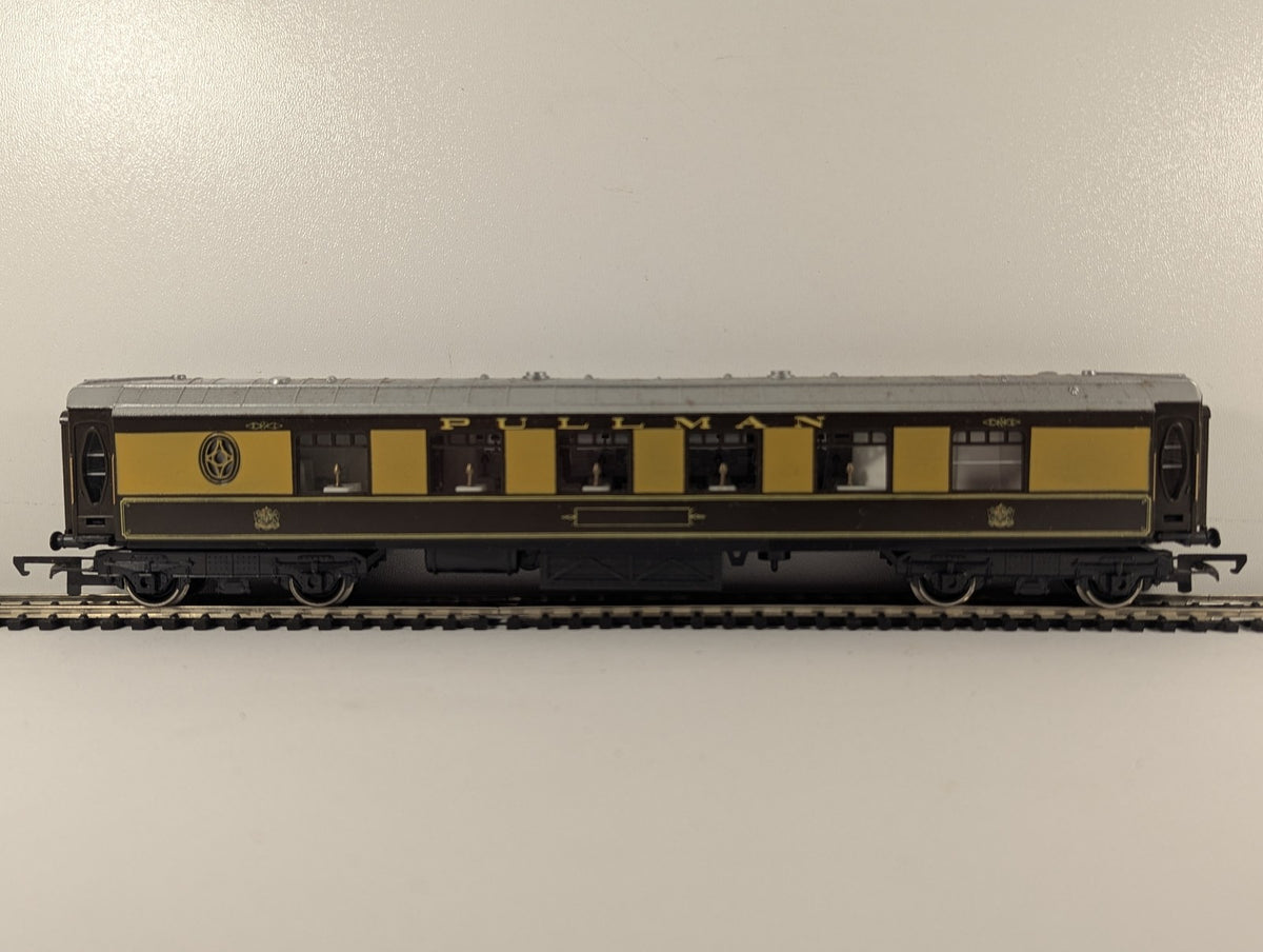 Hornby OO Gauge Pullman Car Lucille Passenger Coach Pullman Umber and Cream