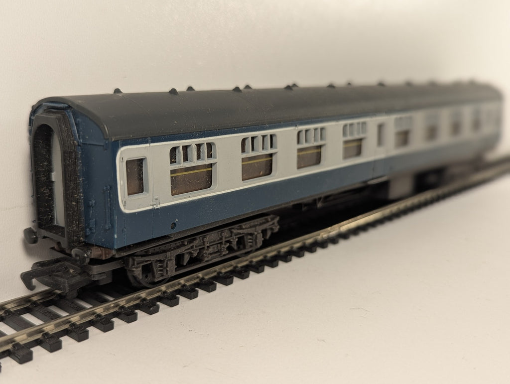 Mainline OO Gauge BR Mk1 SK Second Corridor Passenger Coach M25454