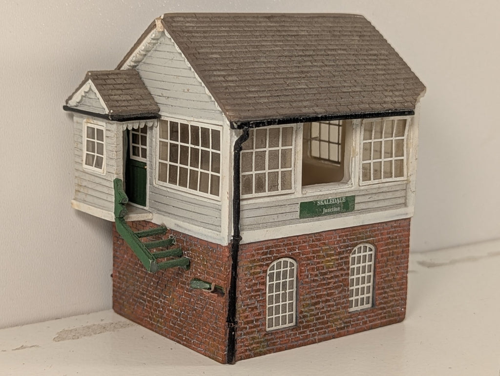 Hornby Skaledale OO Gauge Signal Box – Missing Parts