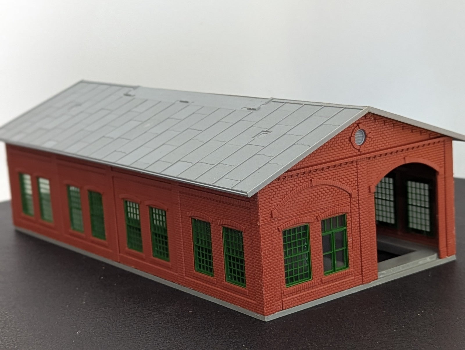 Pola HO Gauge Two-Stall Engine Shed 211