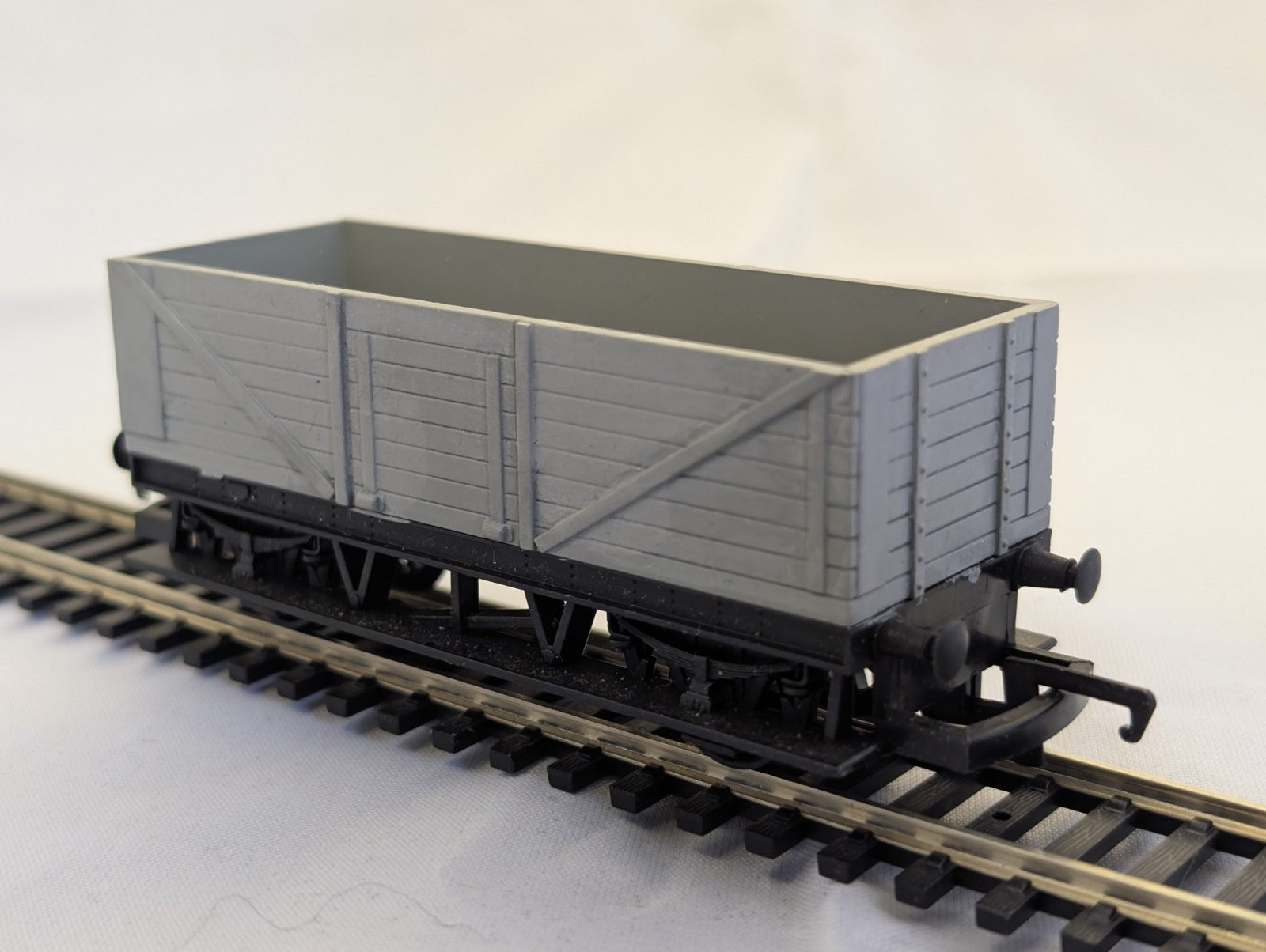 Hornby OO Gauge 7 Plank Wagon - Repainted