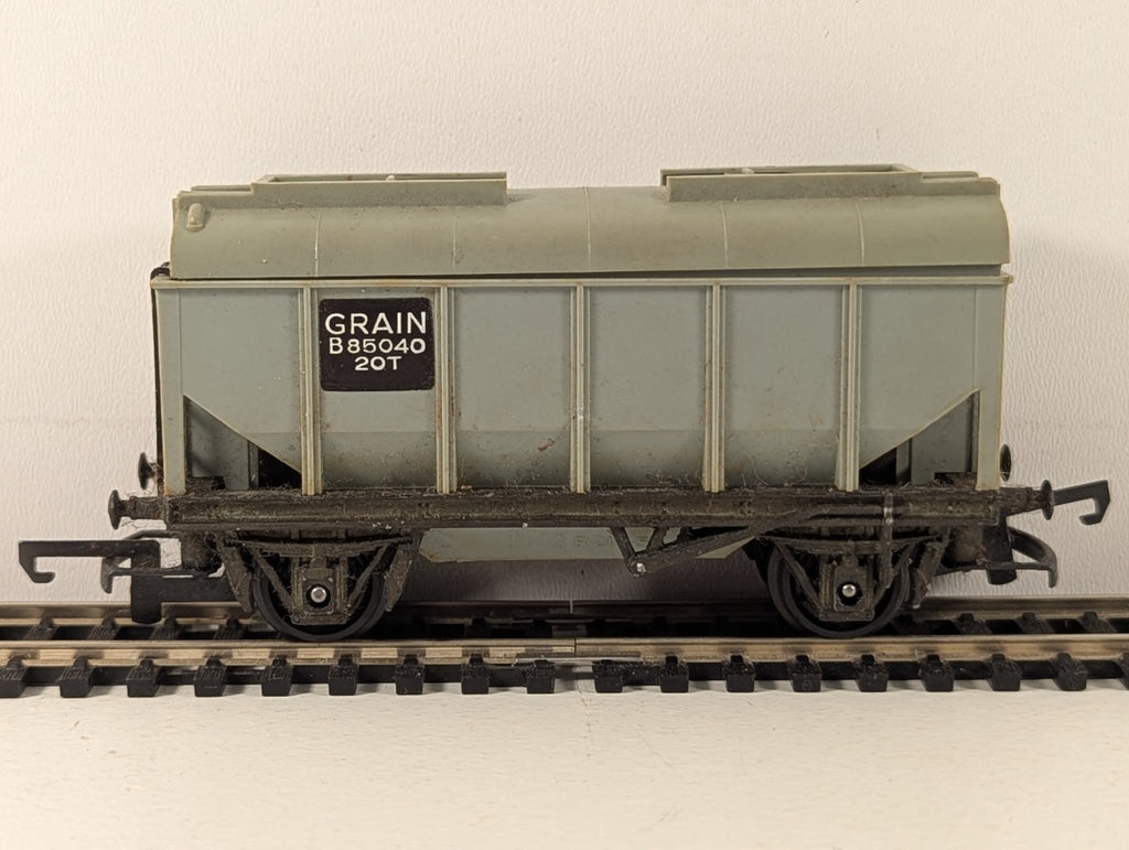 Tri-ang Hornby R215 OO Gauge Bulk Grain Wagon - Boxed