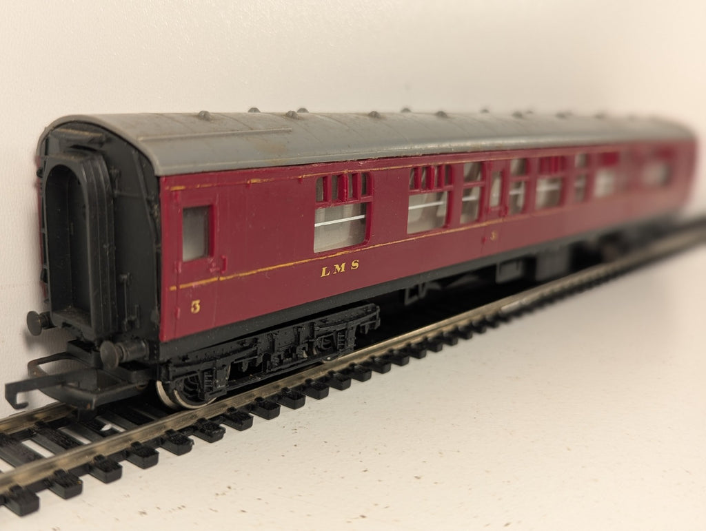 Hornby LMS 3rd Class Corridor Passenger Coach OO Gauge