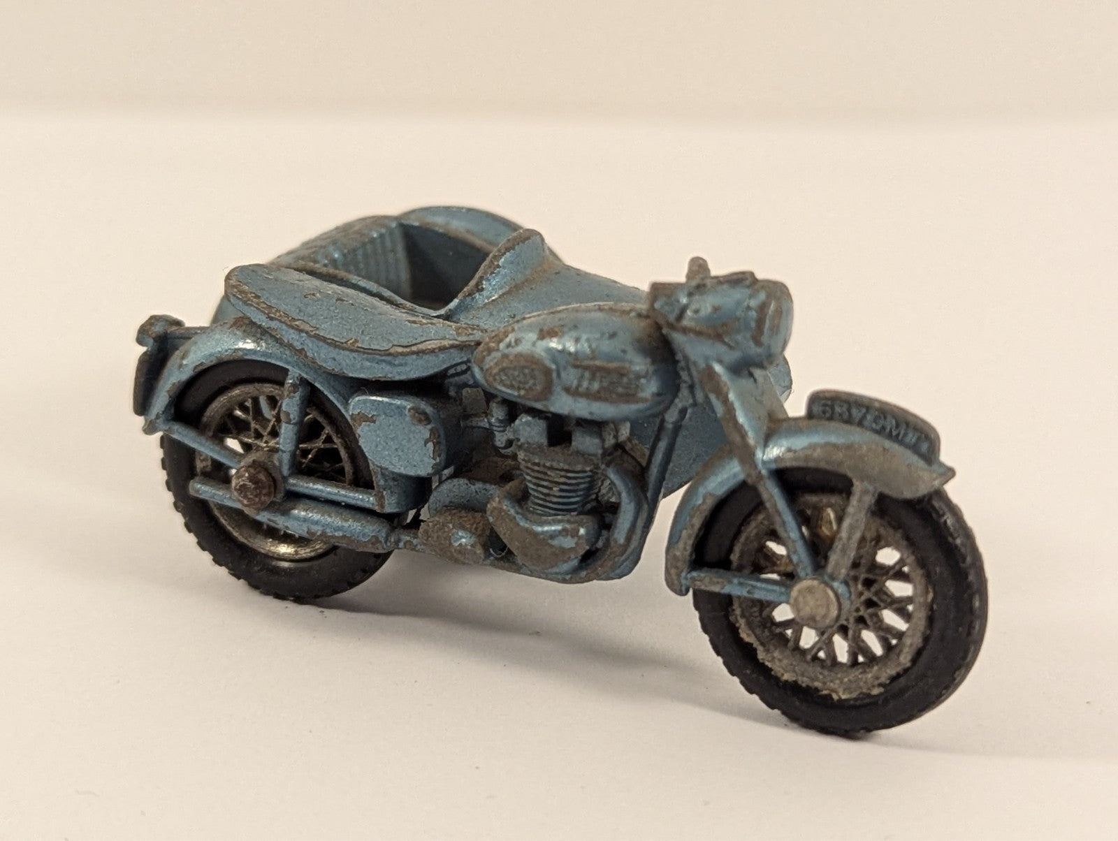 Matchbox Lesney No.4 Triumph T110 Motorcycle & Sidecar 1:64 - Chipped Paint
