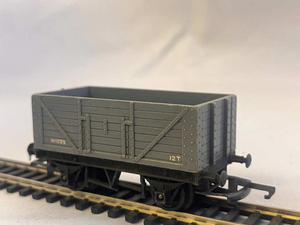 Tri-ang R10 OO Gauge 12 Ton Open Goods Truck Grey