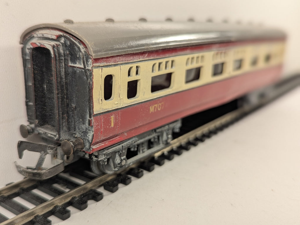 Tri-ang OO Gauge BR Mk1 Short Coach Passenger Coach M7071 BR Carmine and Cream