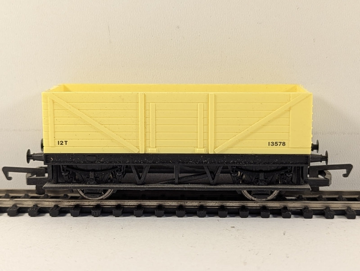 Hornby OO Gauge 5-Plank Open Wagon Goods Wagon 13578 Yellow