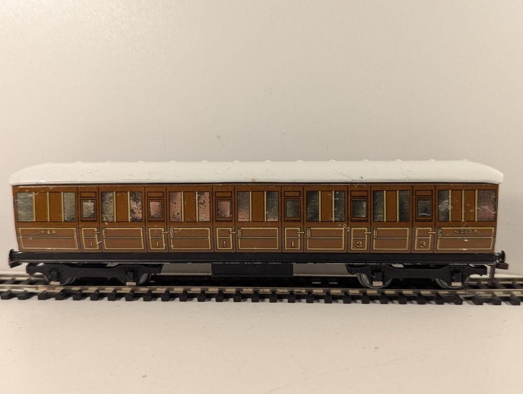 Hornby Dublo OO Gauge LNER Corridor Composite Coach Passenger Coach