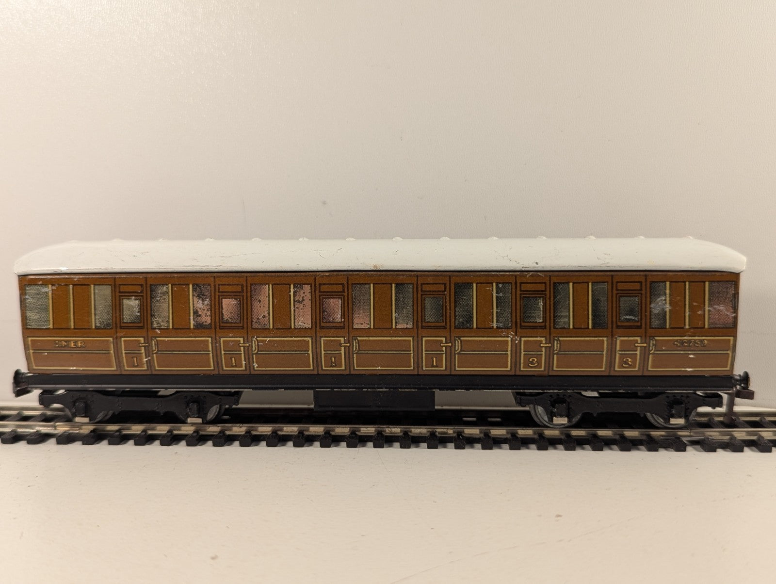 Hornby Dublo OO Gauge LNER Corridor Composite Coach Passenger Coach