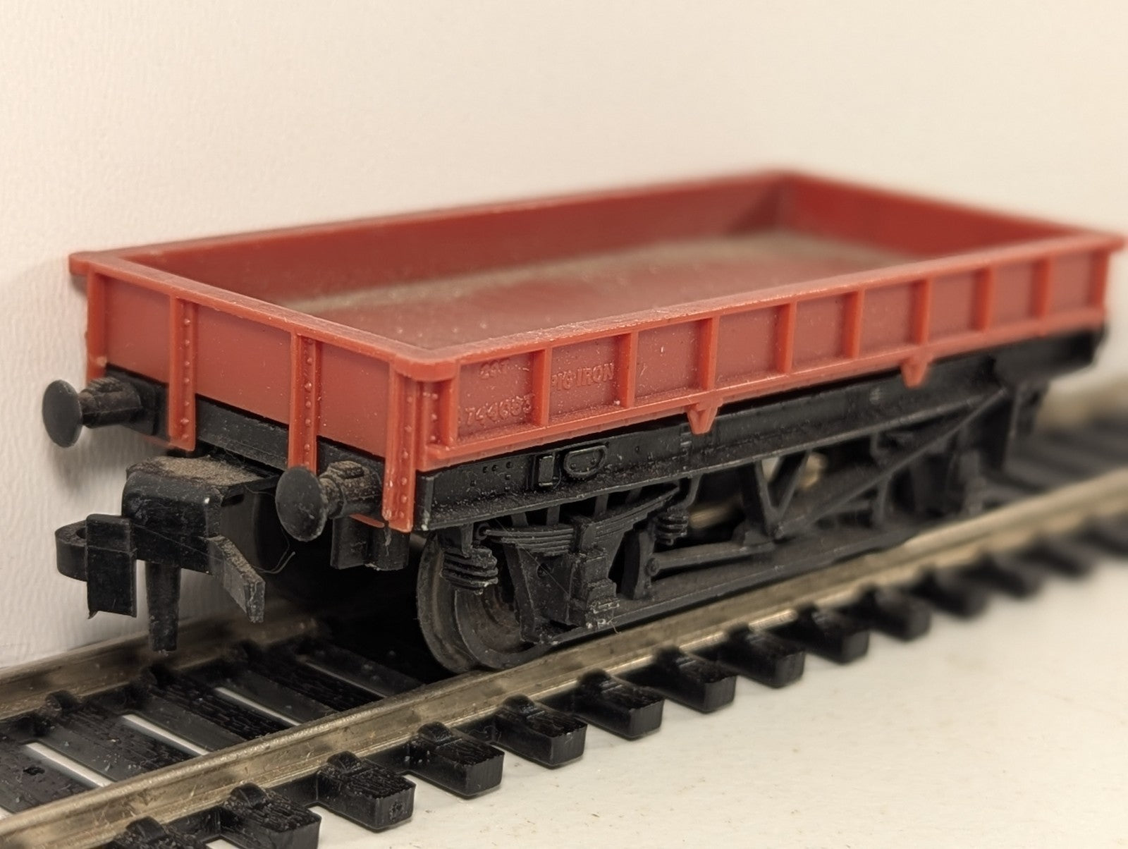 Trix OO Gauge Low-Sided Red Open Wagon