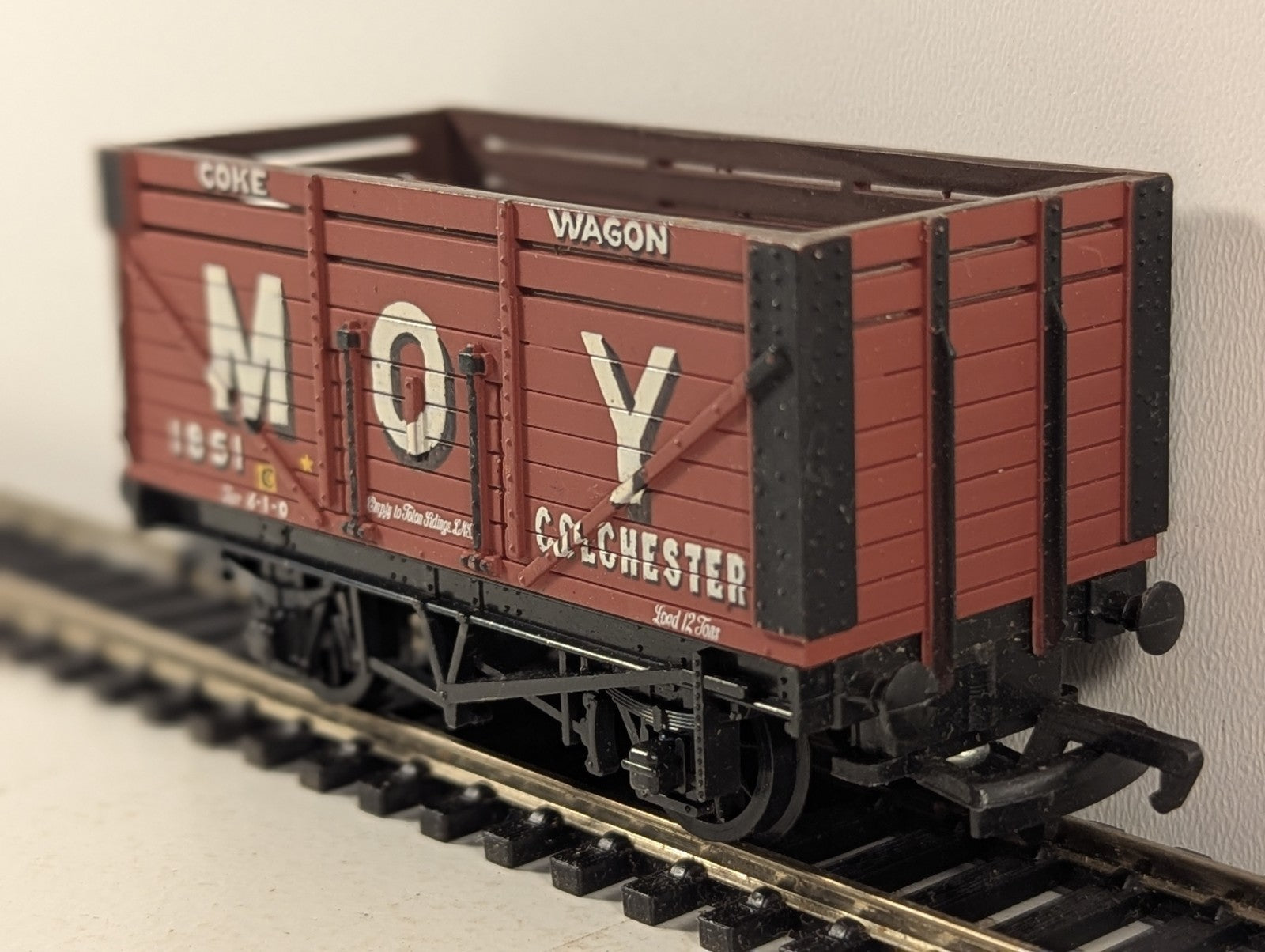 Mainline OO Gauge 7 Plank Coke Wagon 'Moy' Colchester Goods Wagon