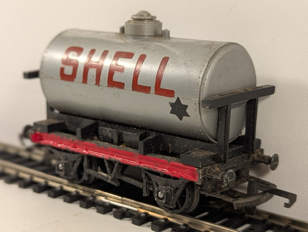 Tri-ang R12 OO Gauge Grey Tank Wagon BP/Shell