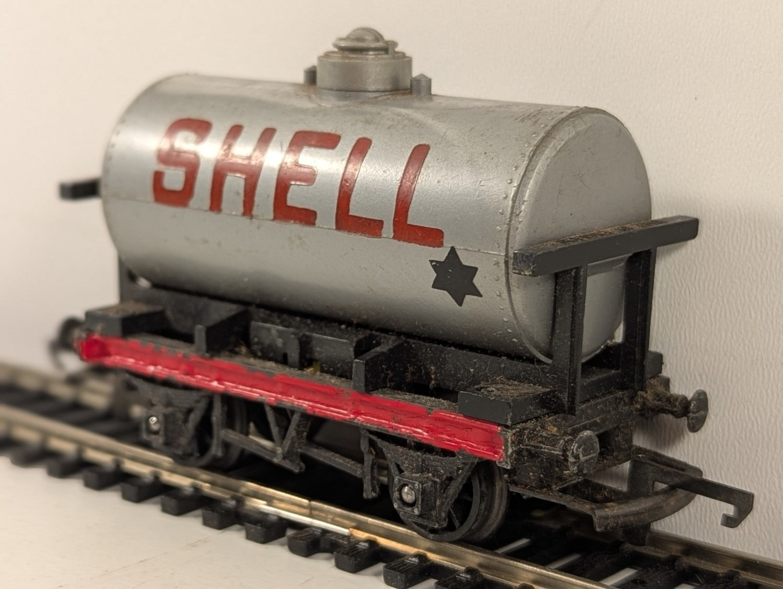 Tri-ang R12 OO Gauge Grey Tank Wagon BP/Shell