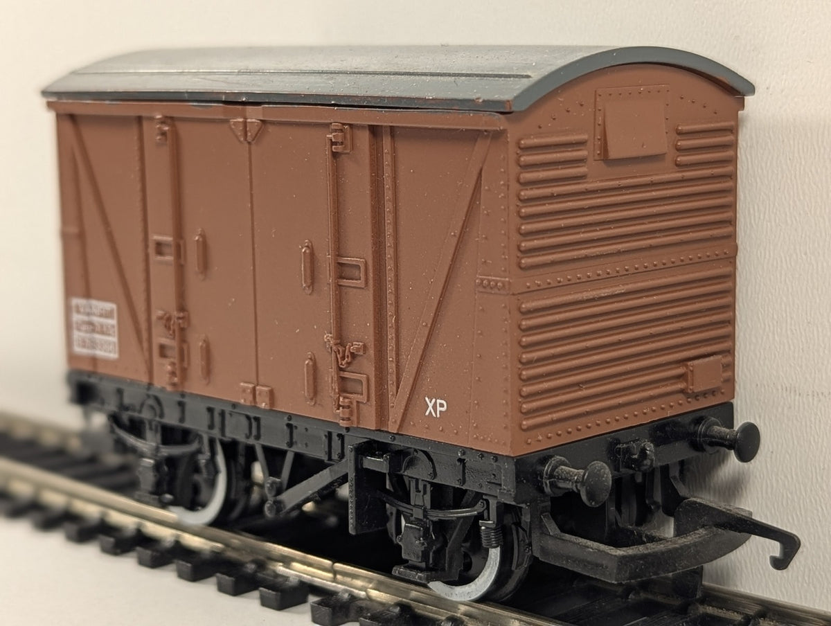 Hornby OO Gauge BR 12t Vanfit Goods Wagon B 783396 BR Bauxite R205