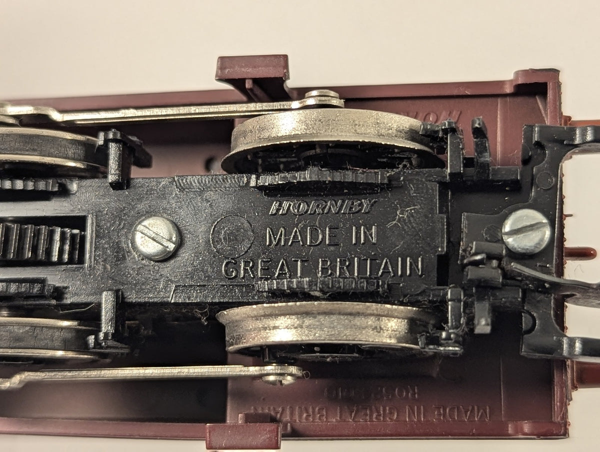 Hornby OO Gauge Class 3F Jinty 0-6-0T Steam Locomotive 16440 LMS Maroon R052