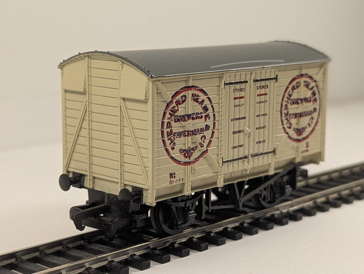 Mainline OO Gauge 12 Ton Ventilated Van Goods Wagon 3 Shepherd Neame 37-133