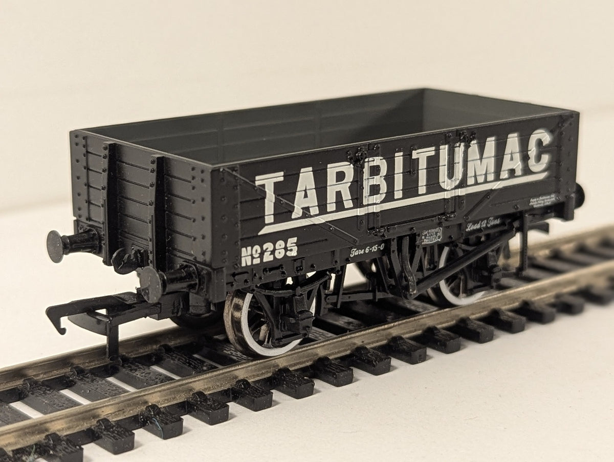 Bachmann OO Gauge 5 Plank Wagon Tarbitumac Goods Wagon 285 Tarbitumac Black