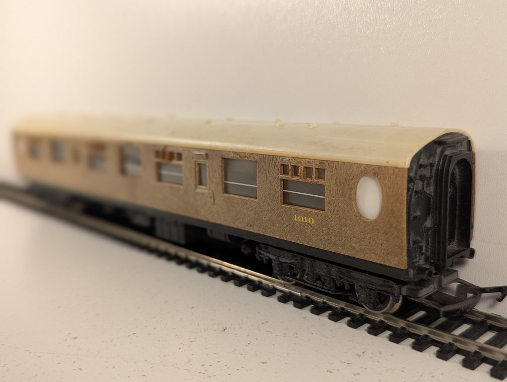Hornby OO Gauge Gresley Teak Composite Coach Passenger Coach 1010 LNER Teak