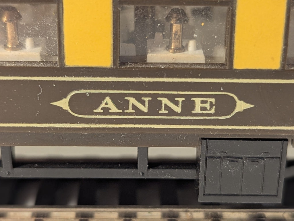 Tri-ang R228 OO Gauge 9-Inch Pullman 1st Class Parlour Coach "Anne"