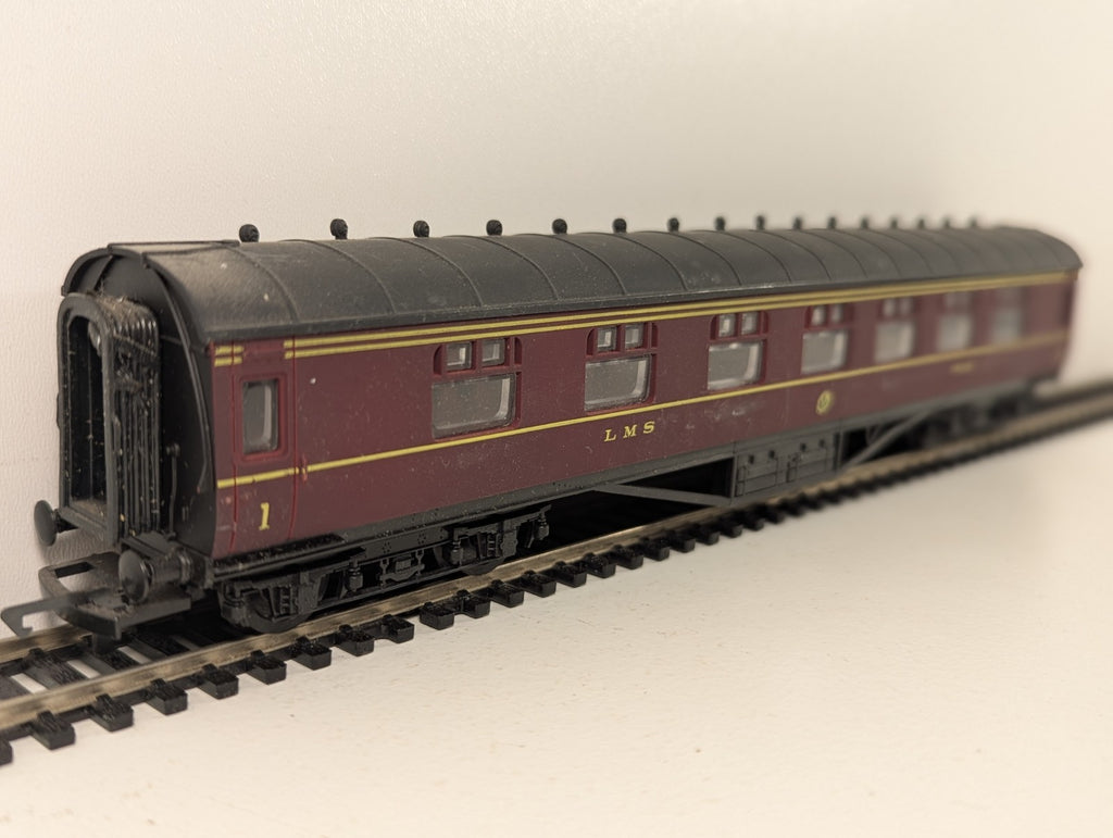 Airfix GMR 54202 OO Gauge LMS Stanier Composite Corridor Coach
