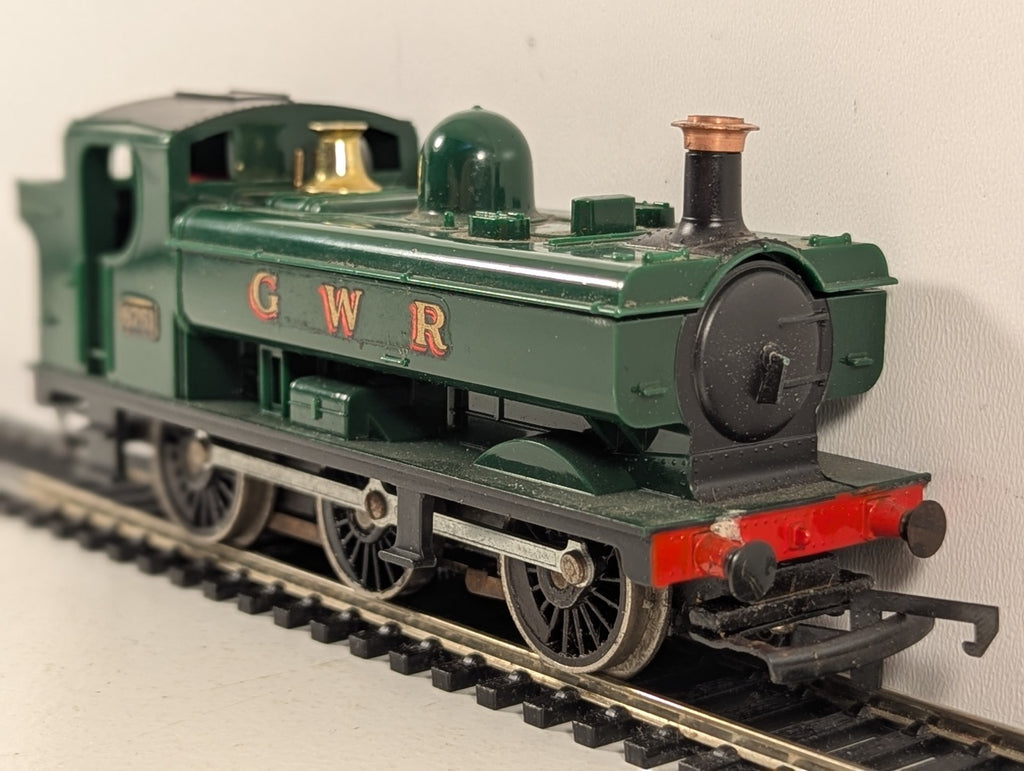 Hornby OO Gauge GWR 0-6-0T Pannier Tank Class 57xx Locomotive 8751 GWR Green