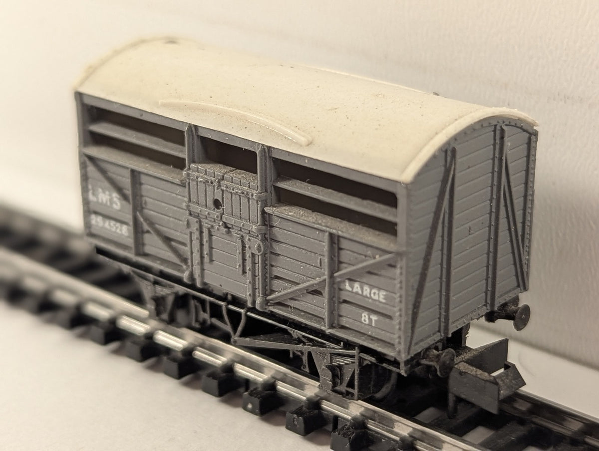 Peco N Gauge LMS Large Cattle Wagon 294528 LMS Grey
