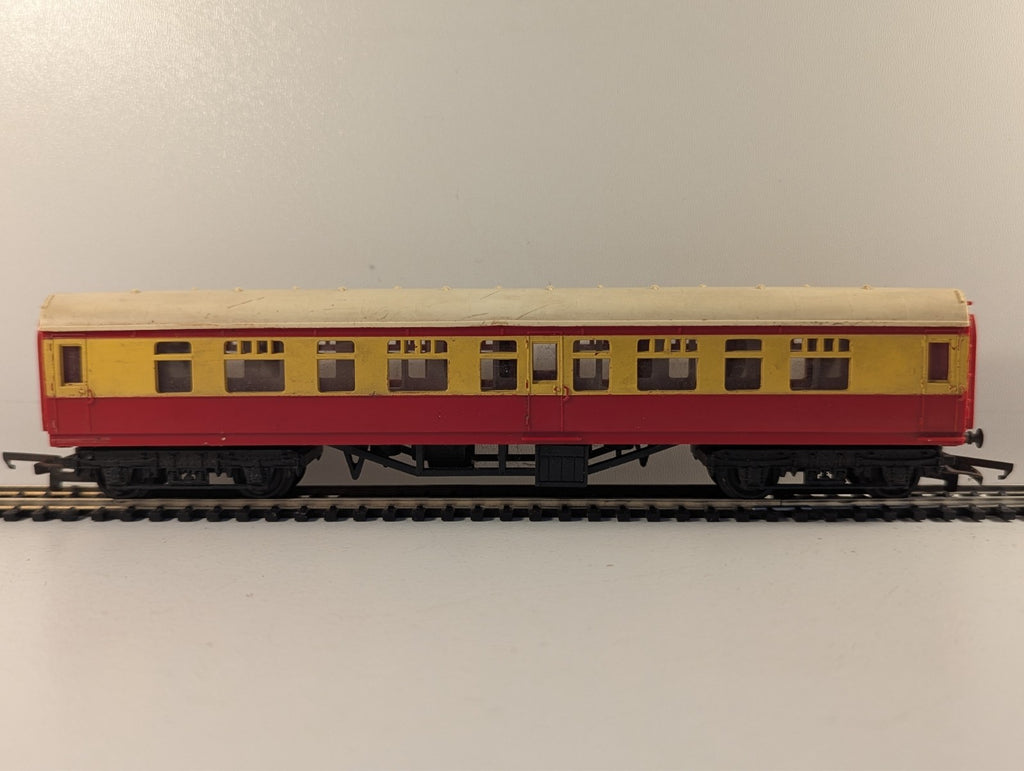 Tri-ang R29 OO Gauge Maroon & Cream Composite Coach