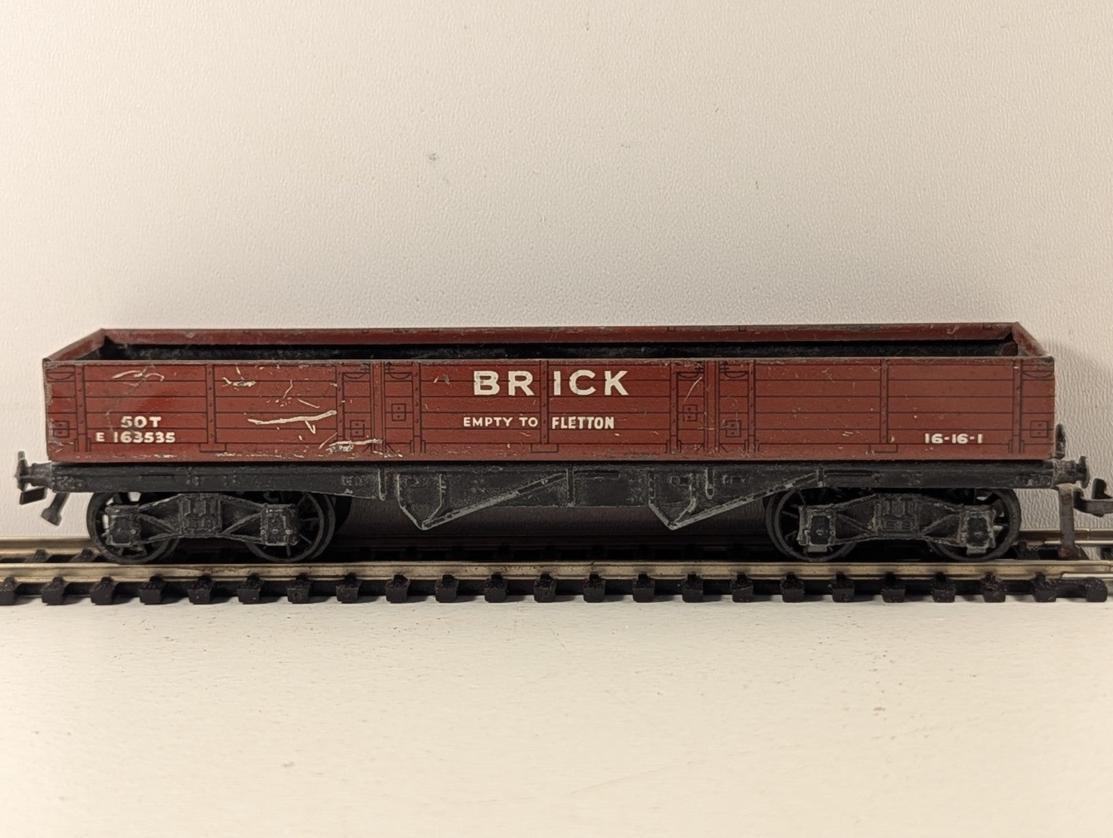 Hornby Dublo 50 Ton Brick Wagon E163535 OO Gauge