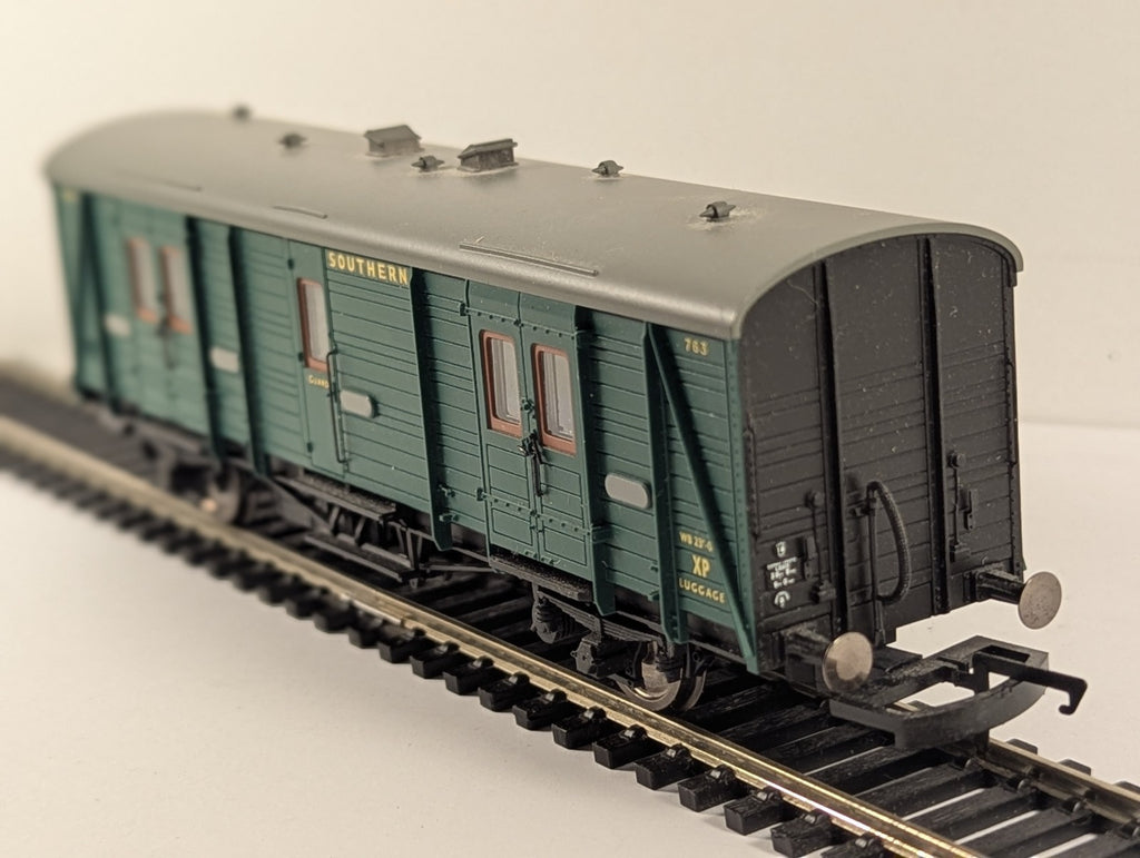 Hornby OO Gauge SR 4-Wheel BY Utility Van Passenger Coach 763