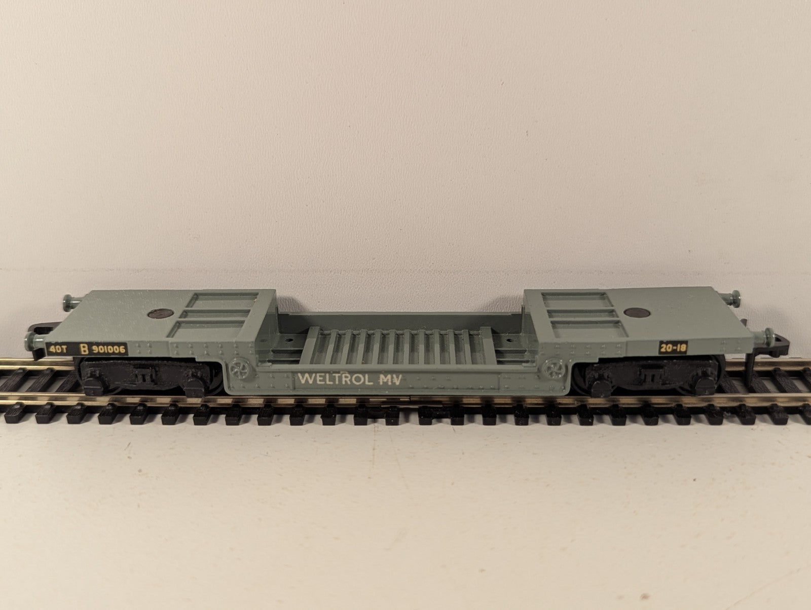 Hornby-Dublo 32053 OO Gauge 40 Ton Bogie Well Wagon - Boxed
