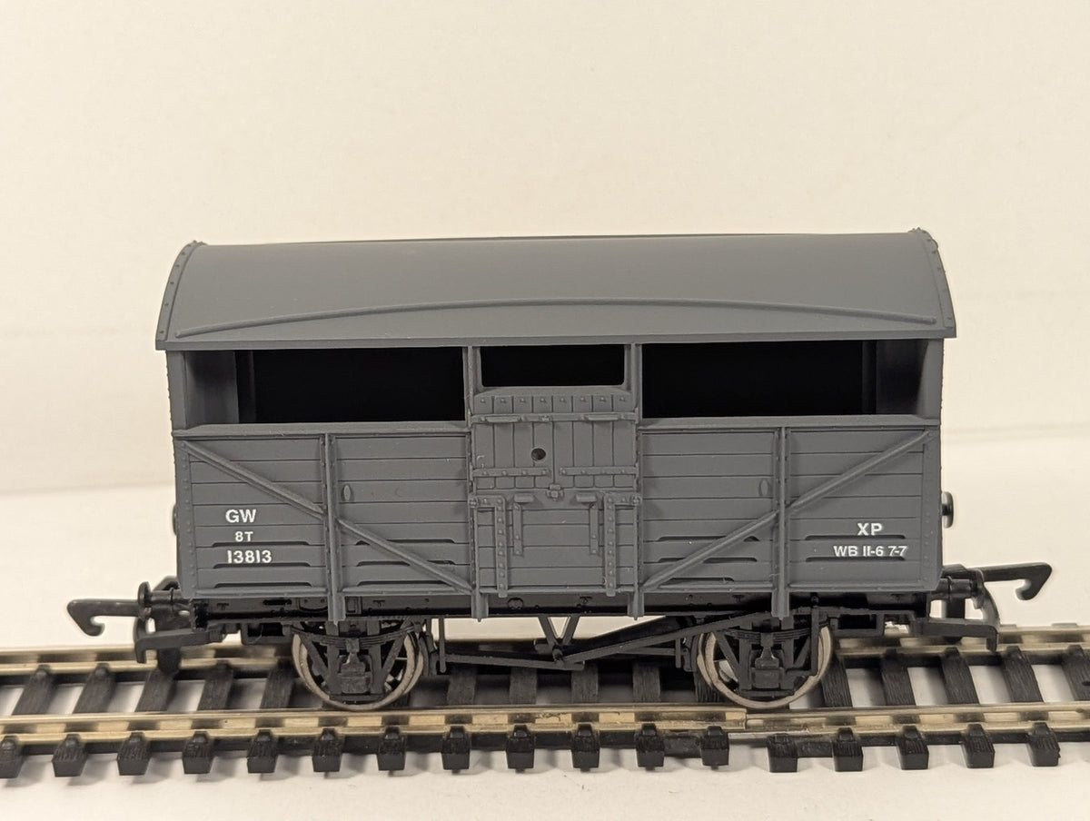 Dapol OO Gauge GWR Cattle Wagon Goods Wagon 13813 GWR Grey B500