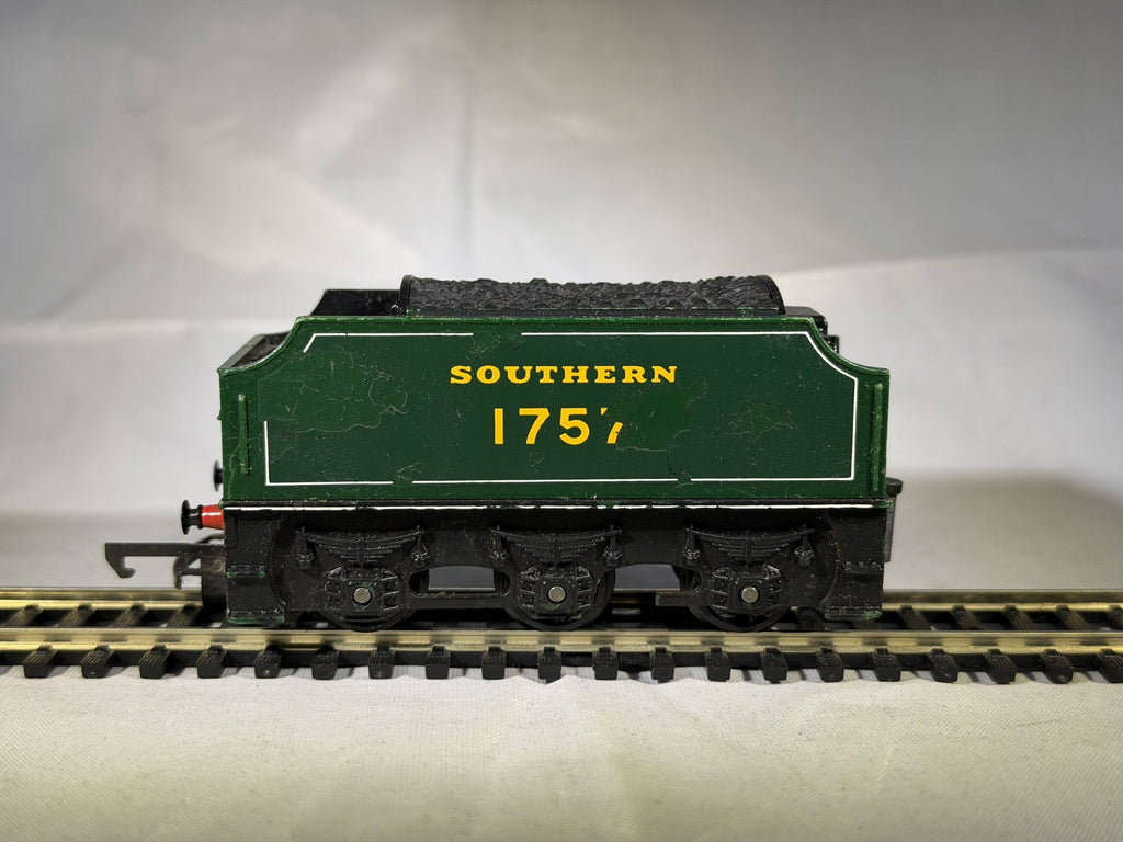 Hornby OO Gauge Southern Railway 6-Wheel Tender 1757 Southern Green