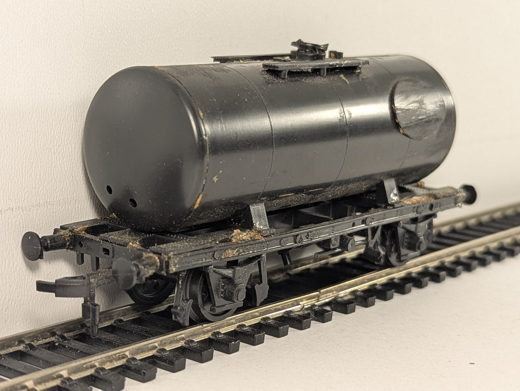 Hornby OO Gauge 4-Wheel Tank Wagon Goods Wagon Black