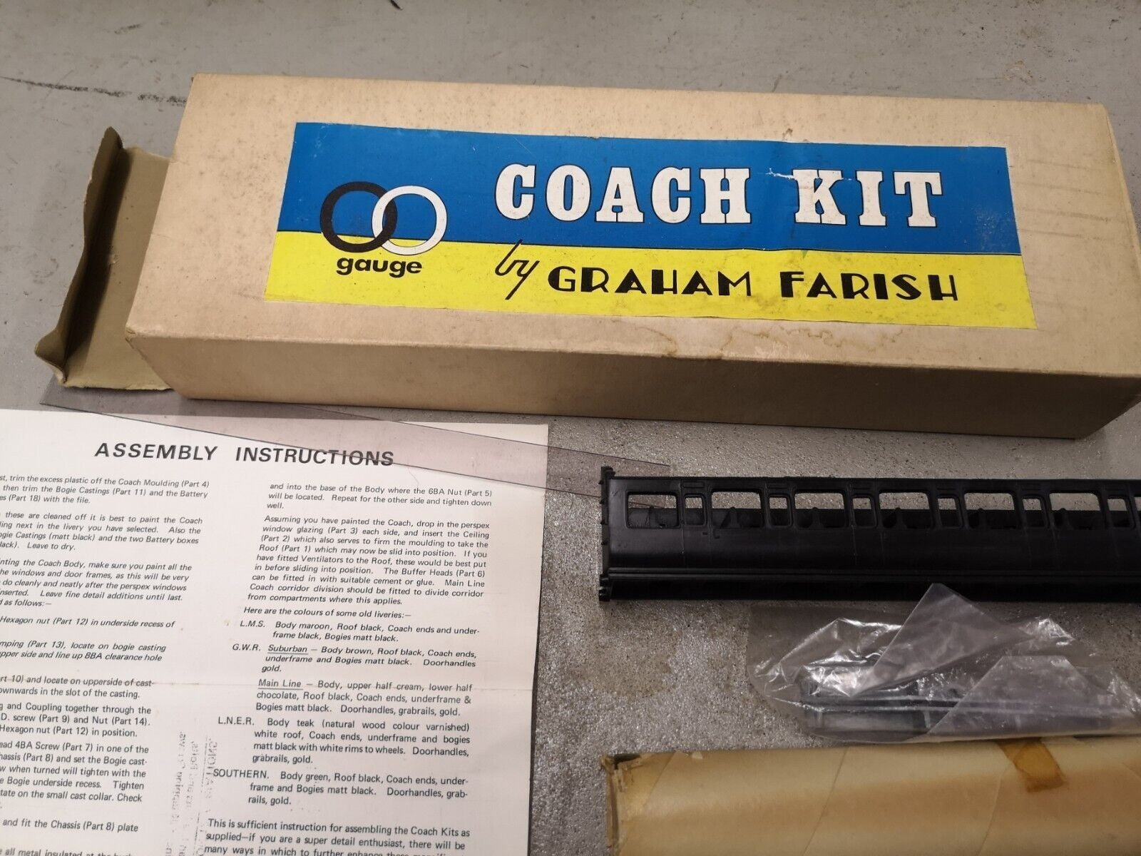 Graham Farrish Suburban Coach Kit OO Gauge Boxed