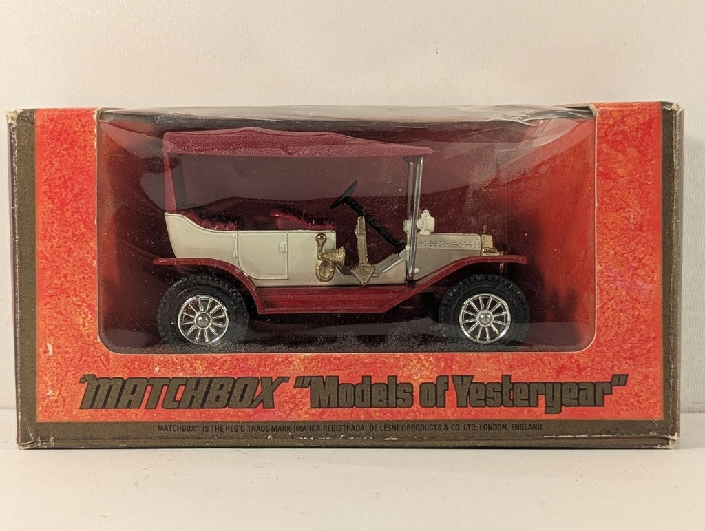 Matchbox 1911 Model "T" Ford Die-cast Vehicle White and Red Y-1